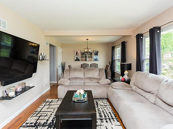 4th image of 115 Buckley Meadows Dr