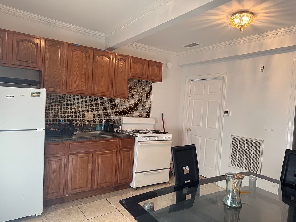 2nd image of 11 1st St Penthouse 1