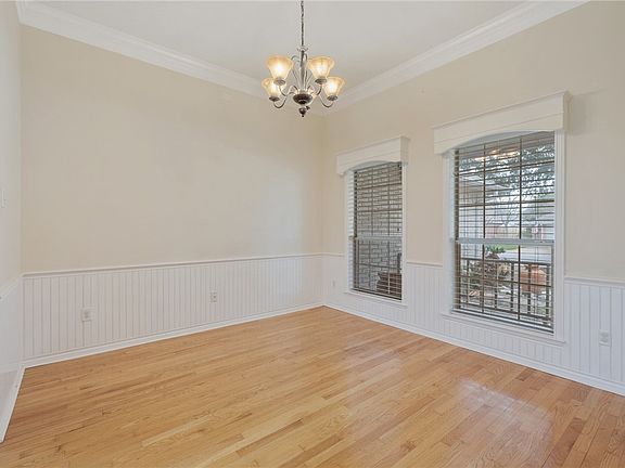 4th image of 718 Aster Dr