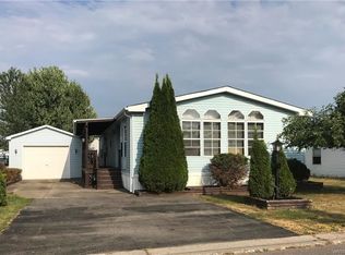 549 Birchwood Dr, Lockport, NY