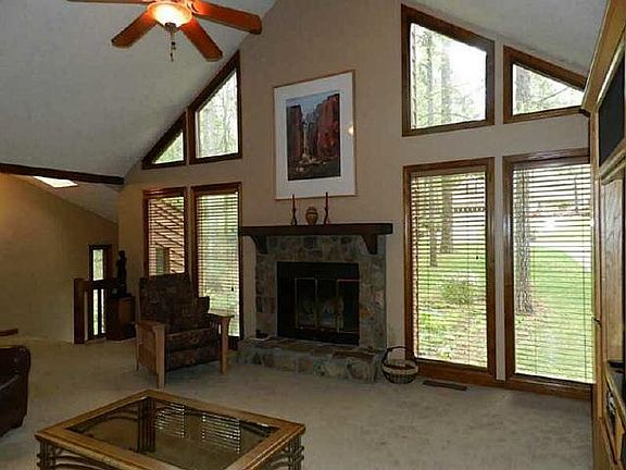 5th image of 370 Hermitage Ct
