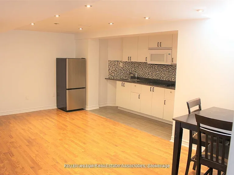 155 Johnswood Cres #BASEMENT — Photo 3