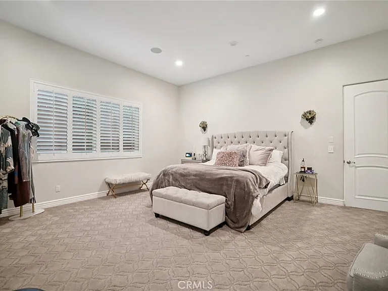 17401 Raymer St — Photo 18