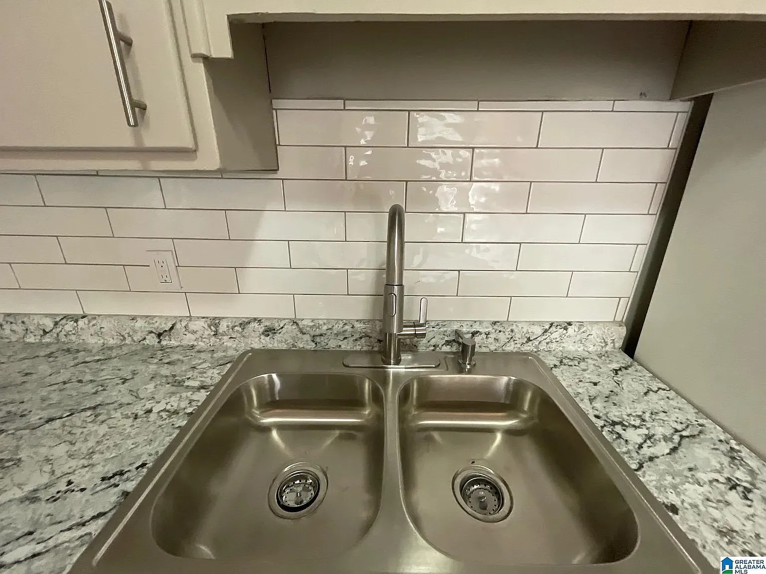 3 bed, 936 sqft, $1,400 — Photo 3