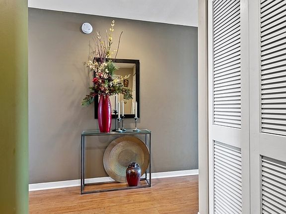 2nd image of 2335 W Belle Plaine Ave APT 509