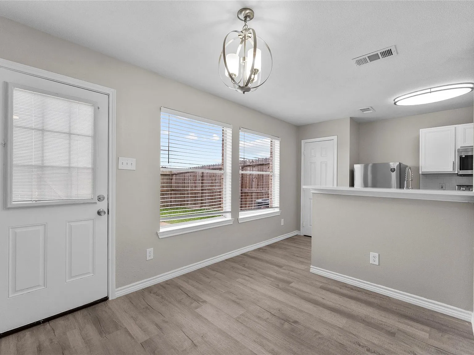 2 bed, 2.5 bath, 1272 sqft, $1,800 — Photo 4
