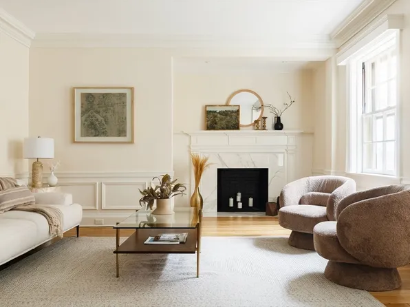 983 Memorial Dr APT 302, Cambridge, MA 02138