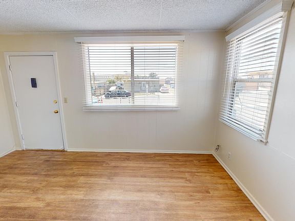 3rd image of 351 Gavin St