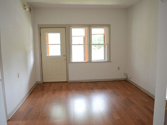 4th image of 10704 S Green Bay Ave