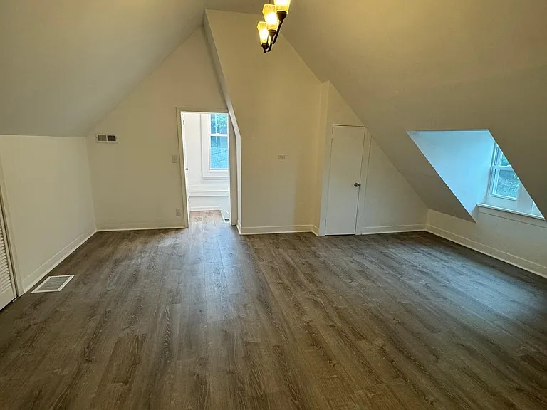 323 N Main St — Photo 19