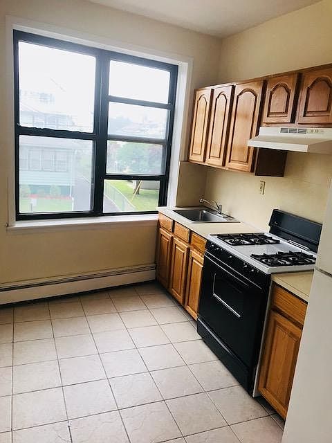 2nd image of 333 2nd Ave APT 42