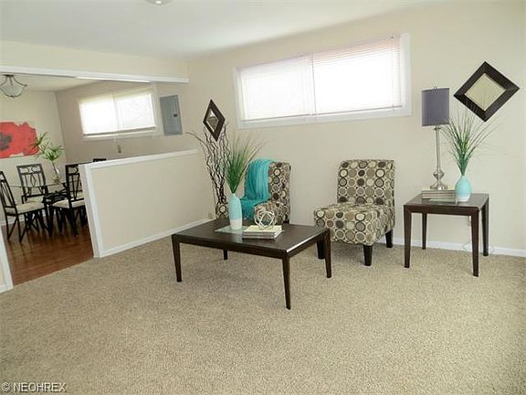5th image of 9875 Crestwood Dr