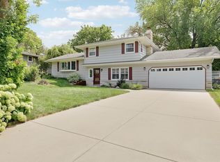 4541 Heritage Hills Cir, Bloomington, MN 55437