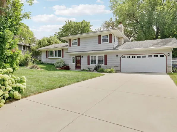 4541 Heritage Hills Cir, Bloomington, MN 55437