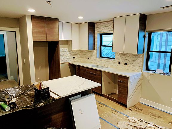 5th image of 4516 N Seeley Ave #304