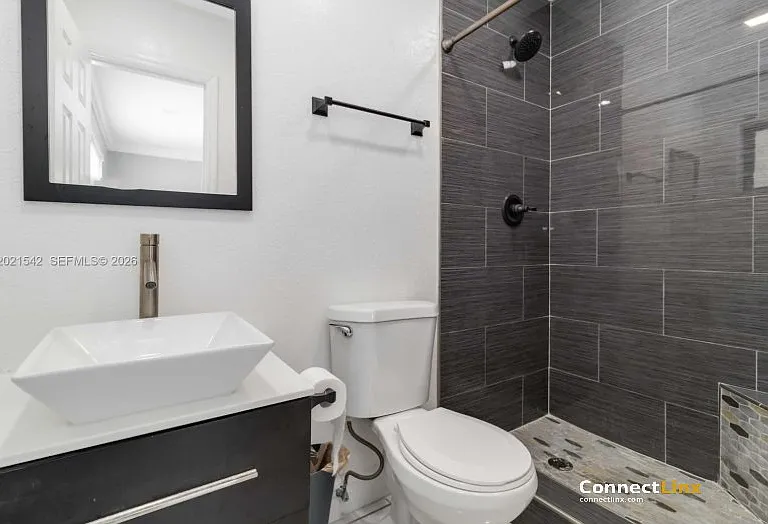 913 SW 49th Ave — Photo 10