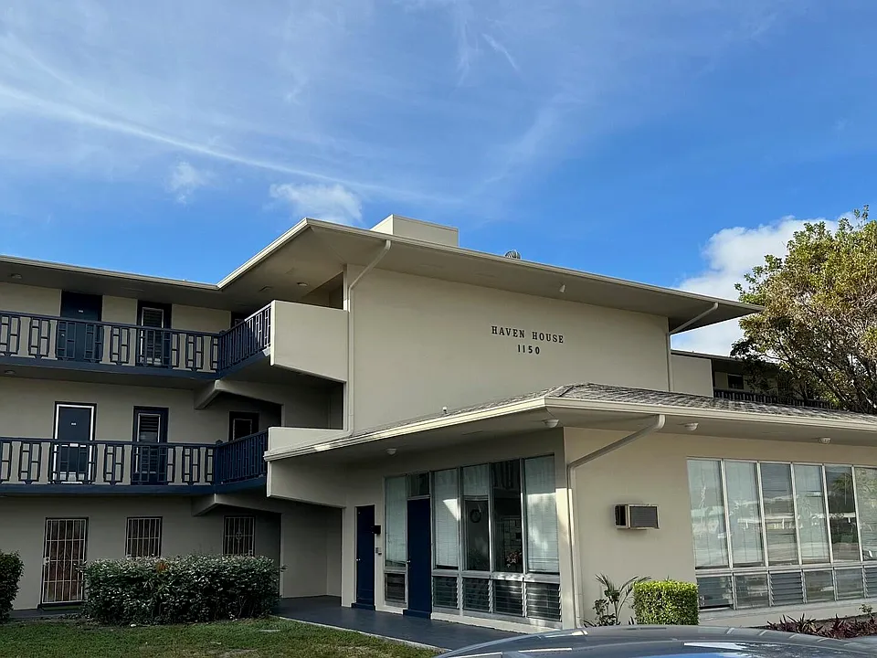 1150 E Sample Rd #207