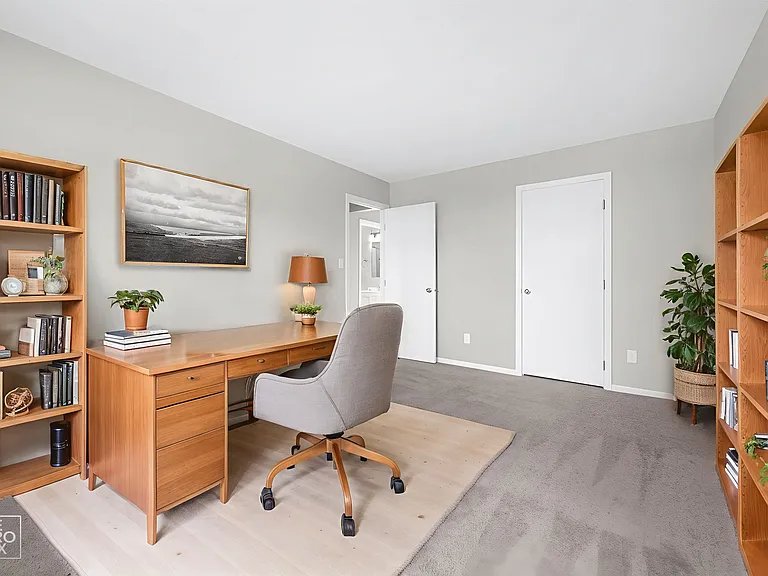 2405 Ashland Cir #9 — Photo 11