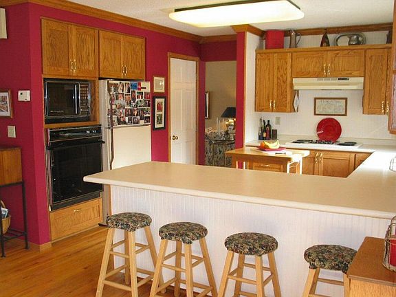 5th image of 271 Circle Hills Dr