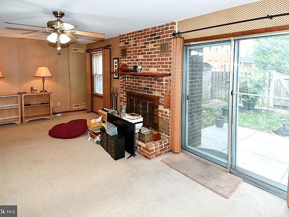 3rd image of 61 Oak Shade Rd