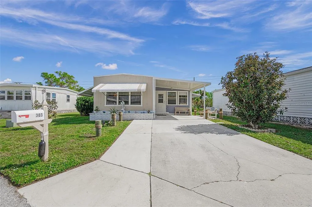 2 bed, 2.0 bath, 728 sqft, $1,400 — Photo 2