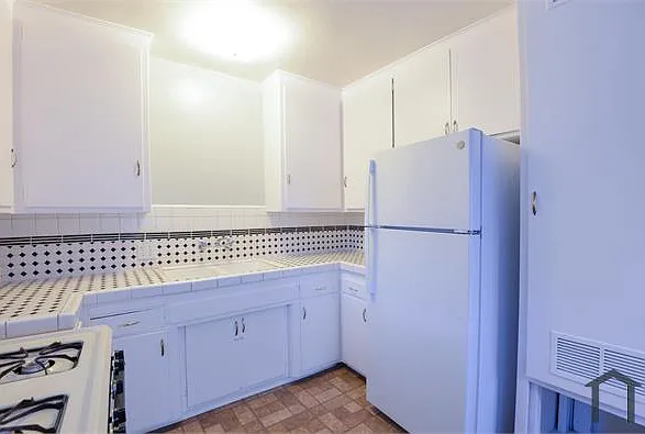 11137 Sherman Way #2 — Photo 6