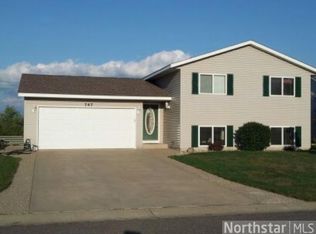 747 Louisiana St NW, Hutchinson, MN 55350