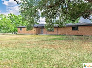 209 Yucca Dr, Victoria, TX 77904