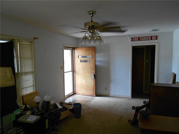 2nd image of 304 E Pecan St