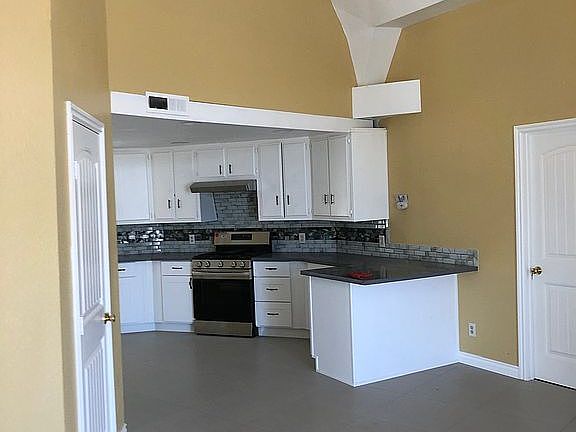 4th image of 49650 Carriage Ct