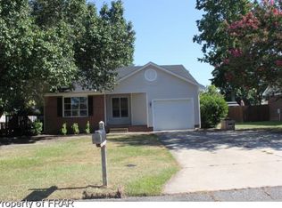 5567 Hallwood Dr, Hope Mills, NC 28348