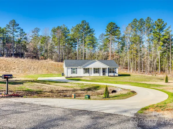 1076 Westminster Dr, Lancaster, SC 29720