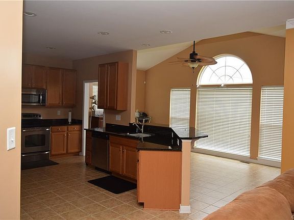 4th image of 1712 Dairy Farm Ct