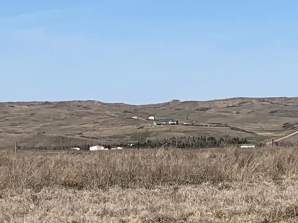 6 Labrador Dr, Mandan, ND 58554