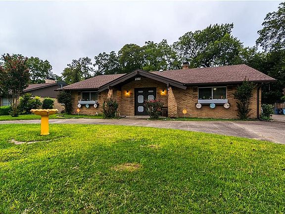 3rd image of 1221 Greenbrook Dr