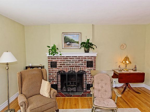5th image of 3 Carol Ann Dr