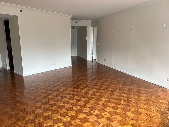 2nd image of 100 Hilton Ave