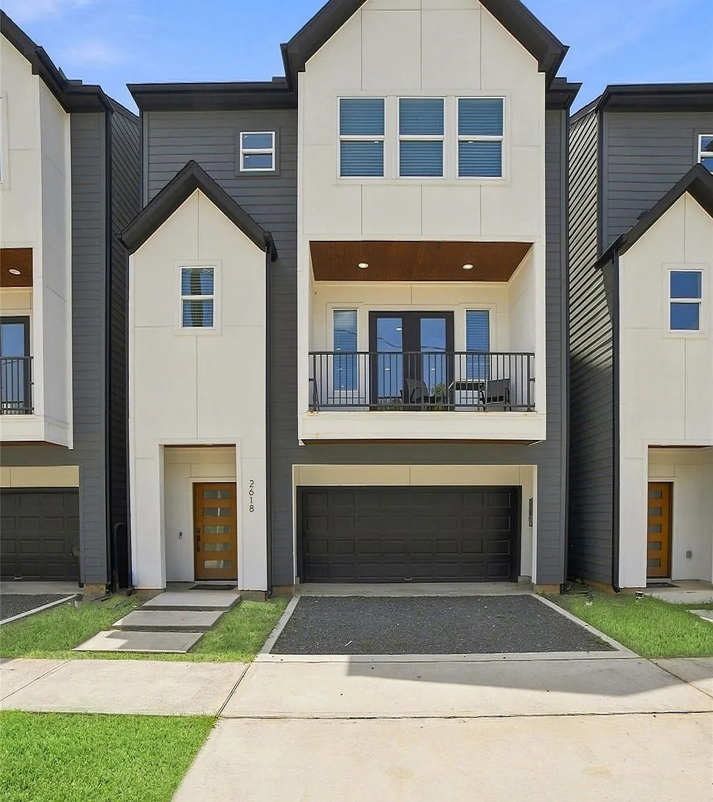 3 bed, 3.5 bath, 2274 sqft, $3,200 — Photo 2