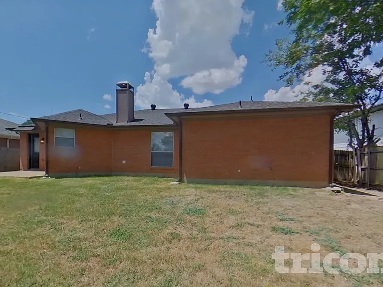206 Briarglen Dr — Photo 18