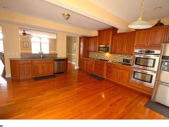 3rd image of 3162 Woods Edge Dr