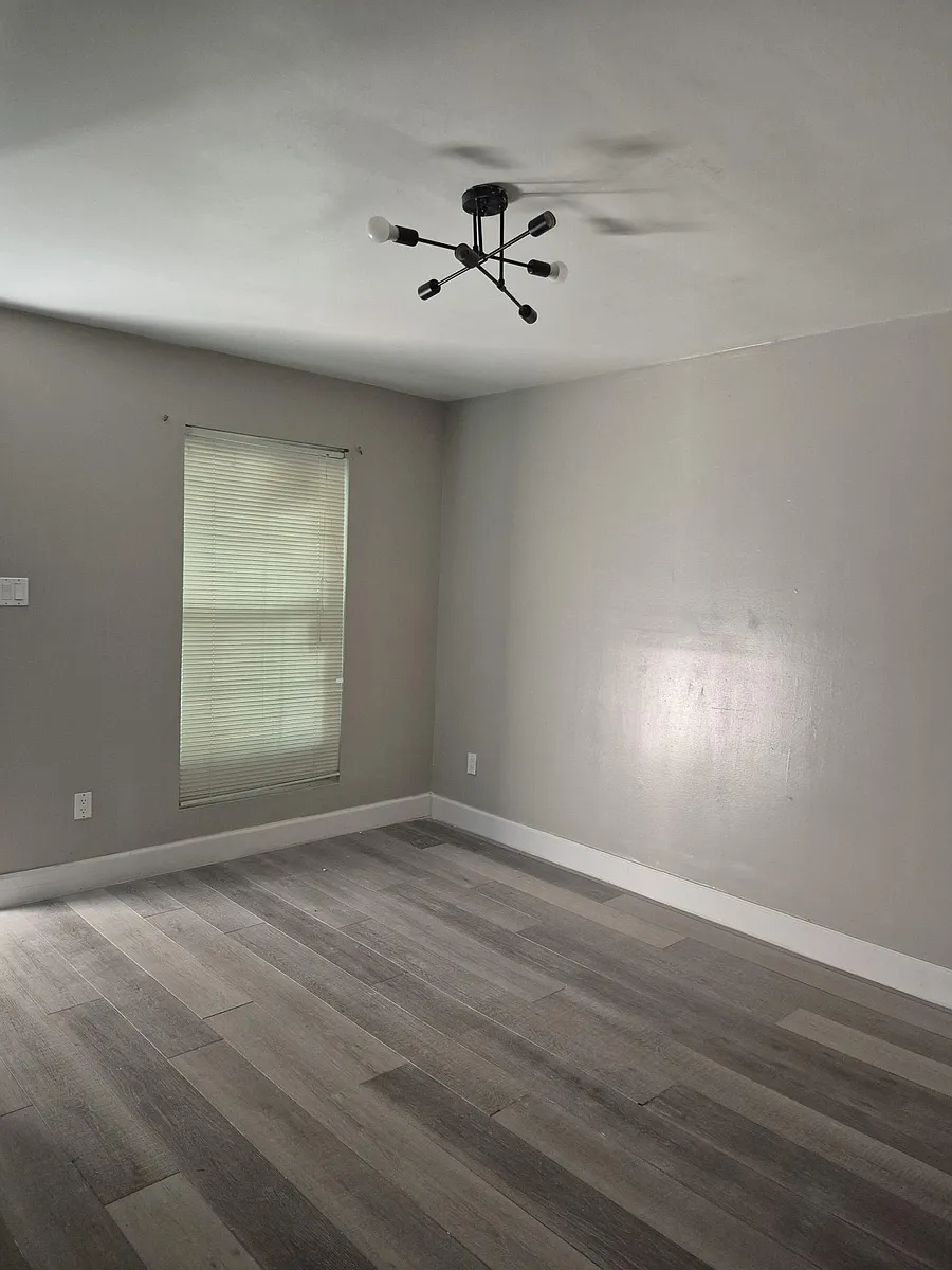 Building Photo - 2810 S Poplar St #8