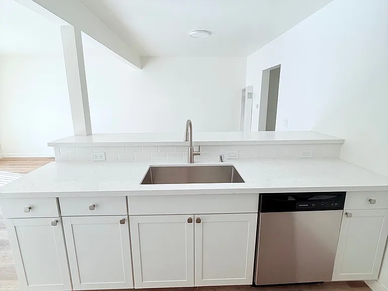 1625 Laguna St #3 — Photo 5