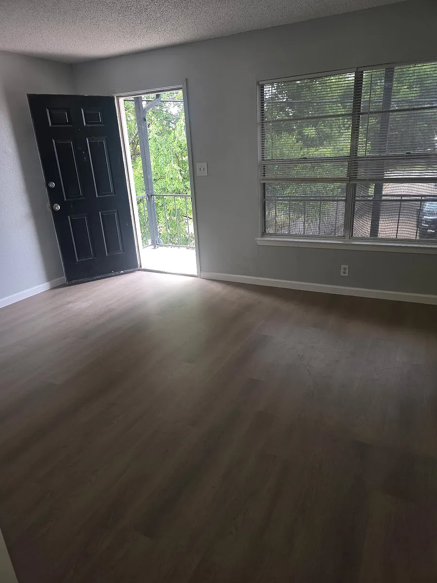 Building Photo - 1222 Brazos St #201
