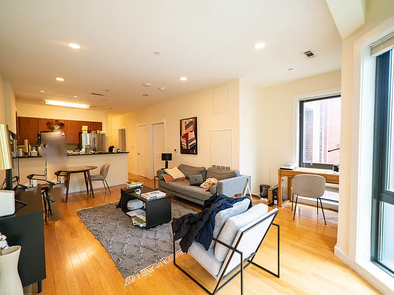 Diamond Fenway — Photo 18
