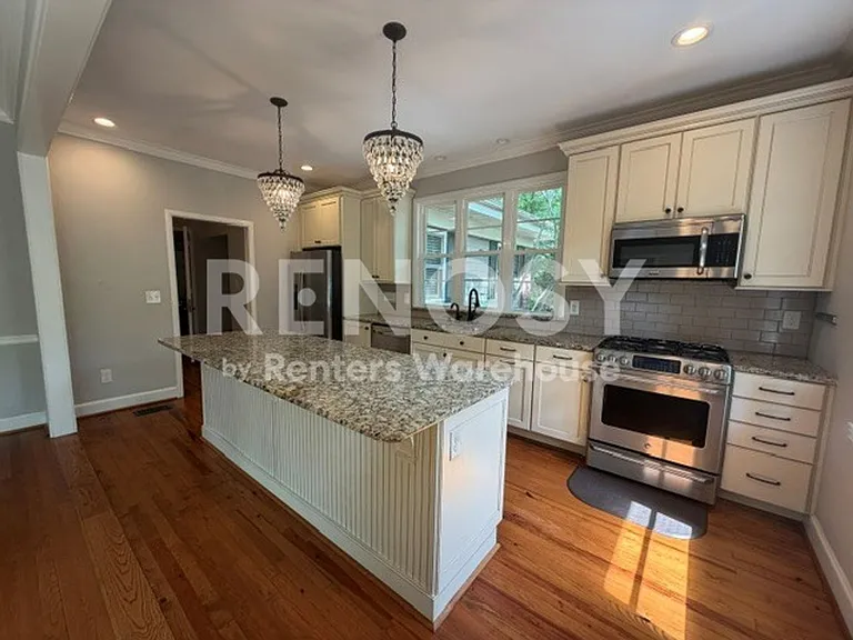 1020 Anderson St — Photo 17