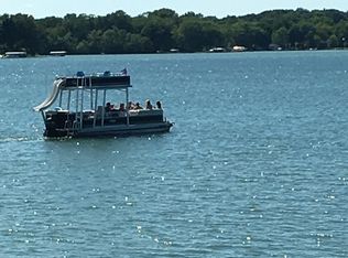 1006 N Lake Rd, Oconomowoc, WI 53066