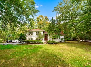 935 Middle Neck Rd, Great Neck, NY 11024