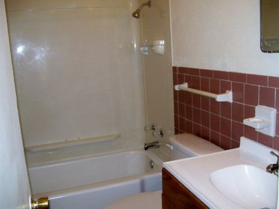 4th image of 1006 McCaulley St