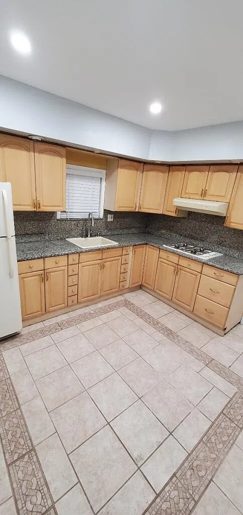 2 bed, $2,300 — Photo 1