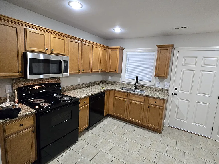 1419 Allies Ct — Photo 8